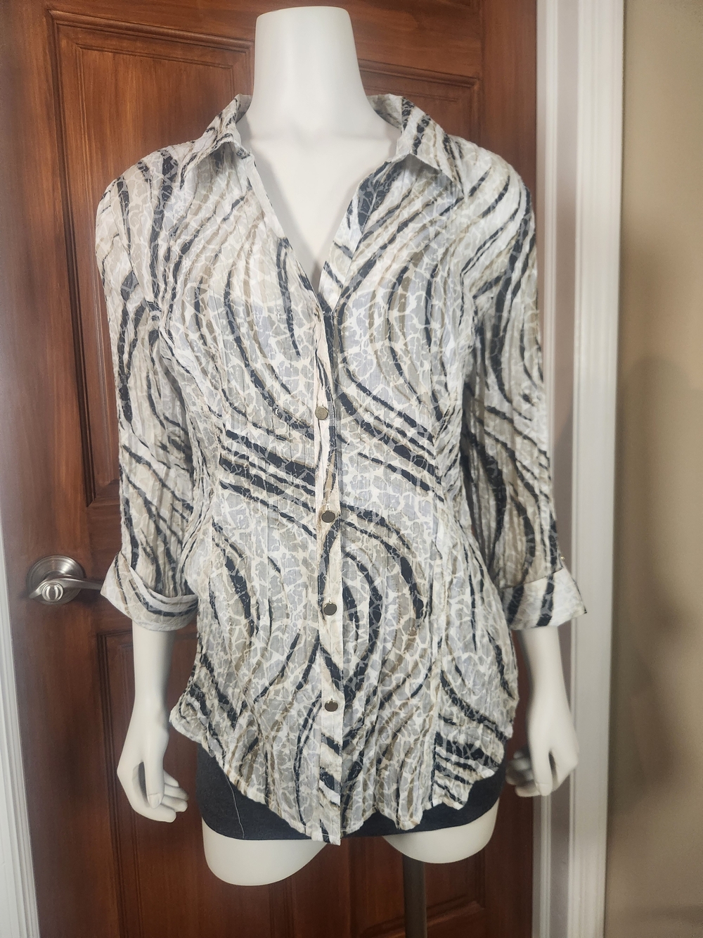 JM Collection Abstract Printed Crinkle Button-Down Top in Cream